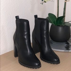 Block Heel Black Booties 🖤